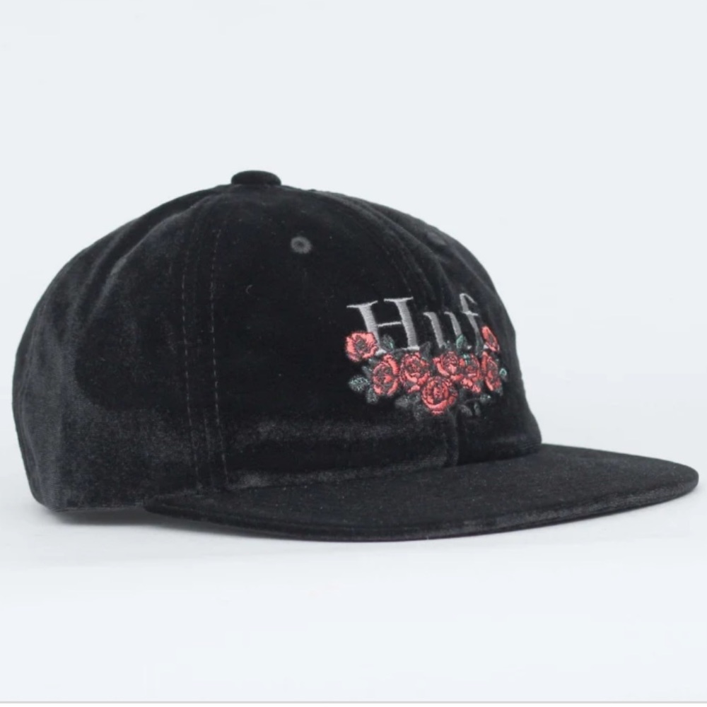 HUF bed of roses velvet black strapback hat